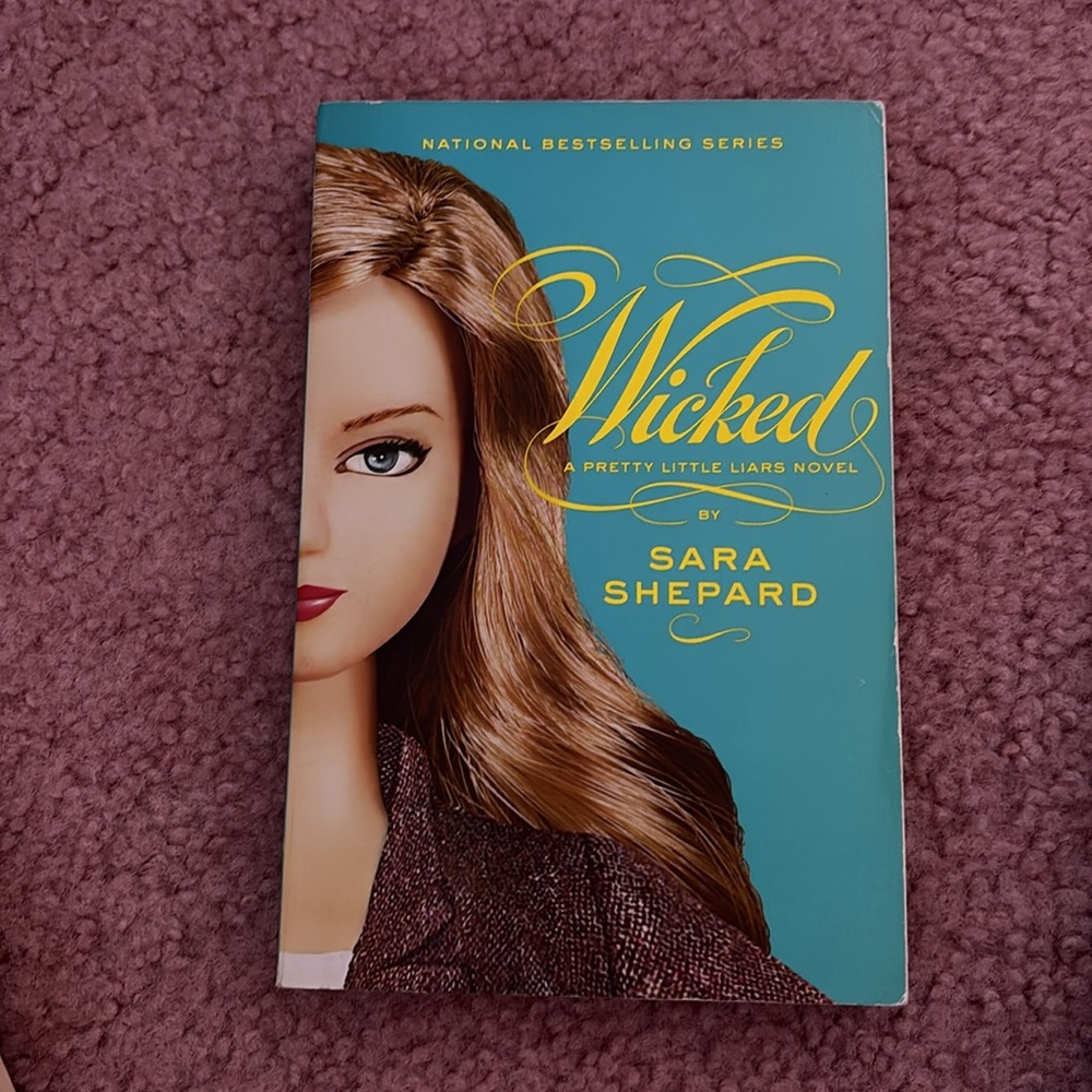 Sara shepard pretty little liar series books: Ruthless, Killer, and Wicked - Picture 3 of 4
